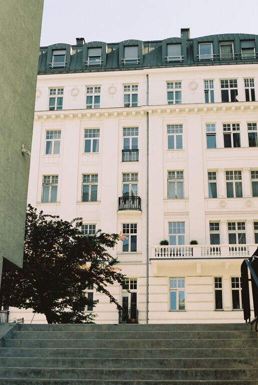 Jak przygotować balkon na sezon wiosenny krok po kroku